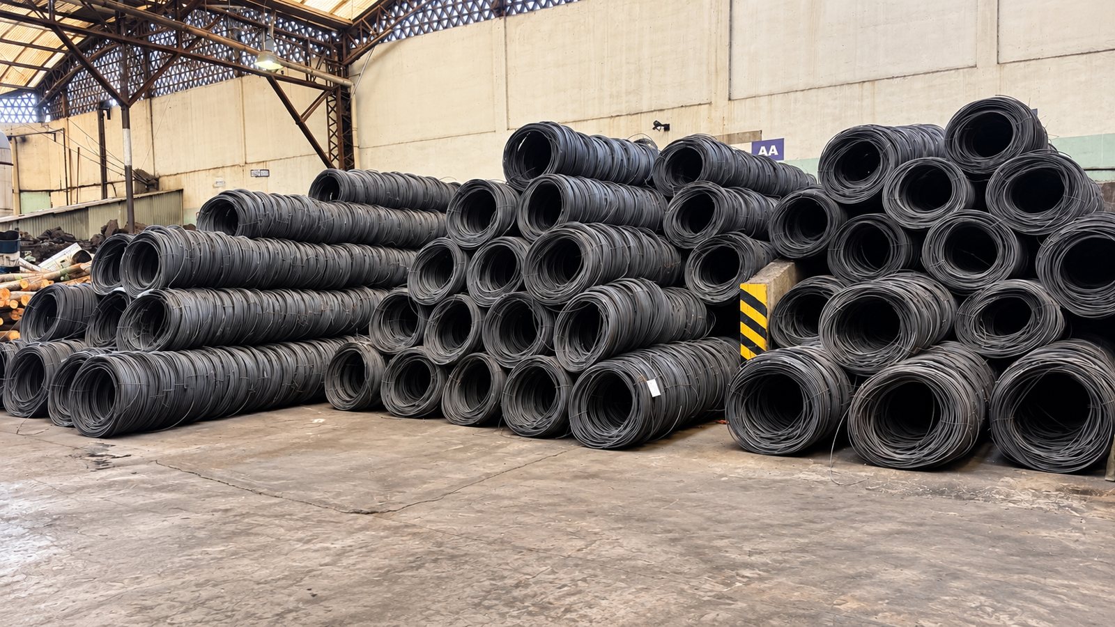 Rollos de alambre de 8 mm en el depósito de Copper One